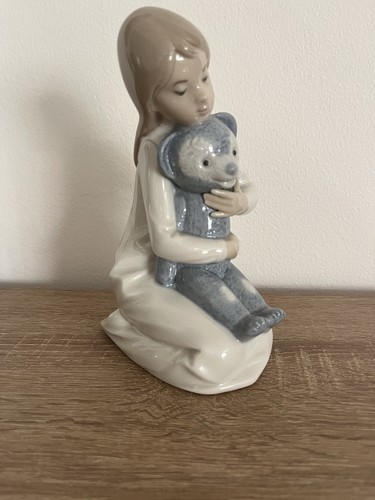 Lladro nao kneeling - nao, with