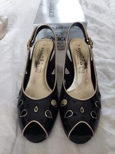 Really pretty black and gold shoes by Zodiaco Sz 40