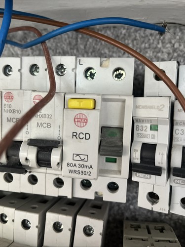 Mcb rcd rcbo contractum - mcb+rcd+rcbo,