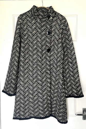 Wallis black white line - wallis,