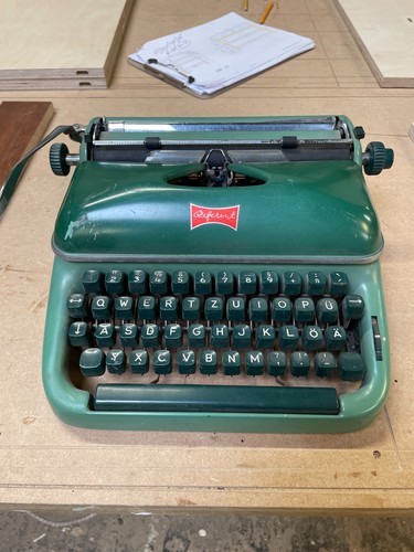 Lovely referent typewriter - referent,