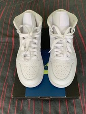 Nike Air Jordan 1 Mid Triple