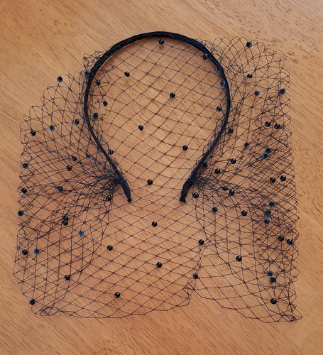 Pretty black net - face, on
