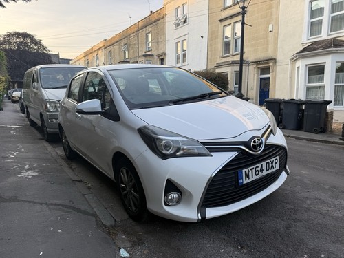 White toyota yaris - white, 2014