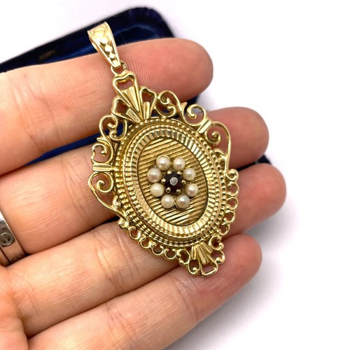 9ct gold garnet pearl locket - gold,