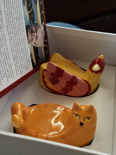 Graham knuttel cat hen egg - knuttel,
