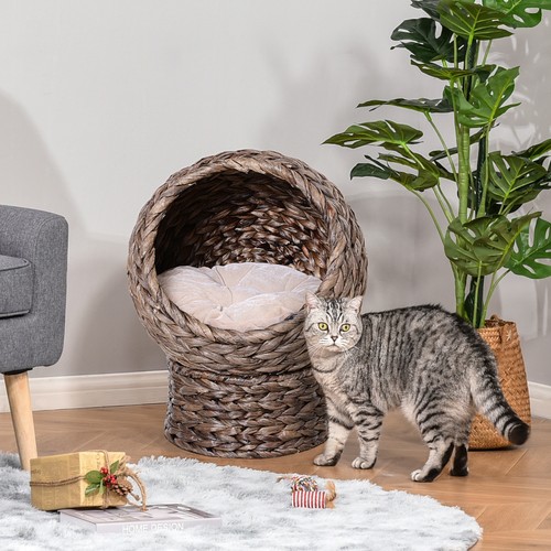 Wicker cat house raised - raised,