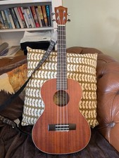 Lanikai Hawaii Ukulele With Gator Case Model LU-21T