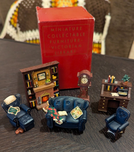 Avon miniature collectable - avon,