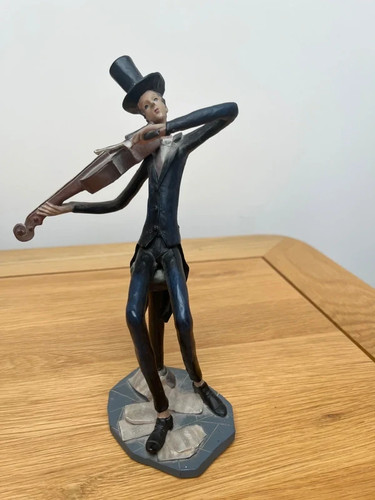 Violin cello player - violin/,