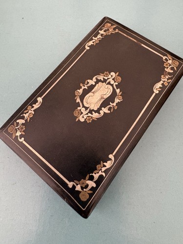 Antique papier mache snuff box - antique,