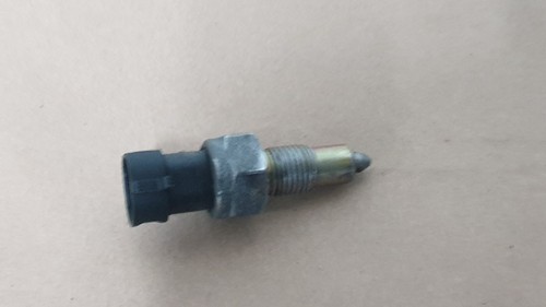 Gearbox reversing sensor for