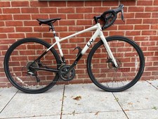 Giant Liv 2023 model Avail AR2 Size Small. White. In excellent condition 