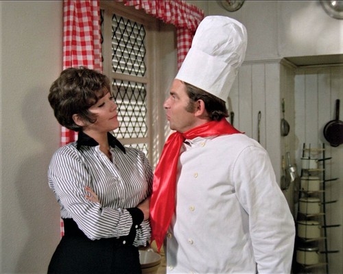 Linda thorson avengers - thorson, 10"