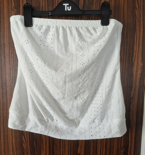 Shein white eyelet lace boob - white,