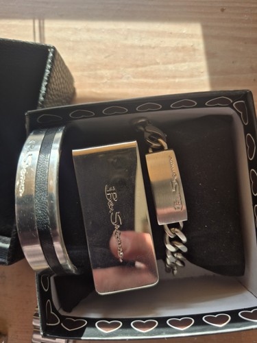 Good condition bundle of - condition, a