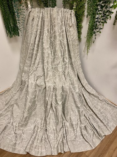 Grey cream french - french, script