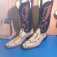 Womens cowboy boots  sz:8 B