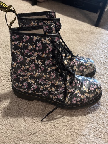 Women size martens - women’s, 8
