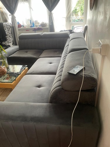 Large shaped sectional - -,