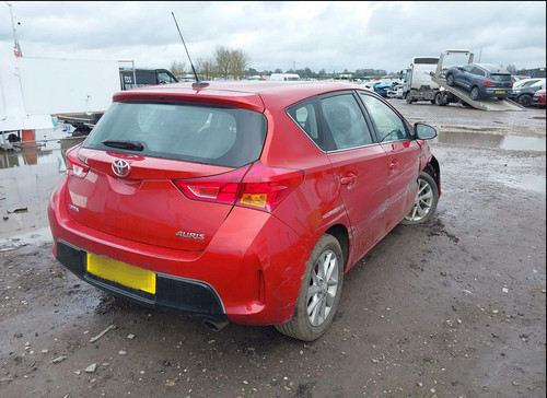 Toyota auris petrol - toyota,