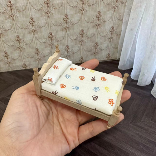 Scale dollhouse - 1:24,
