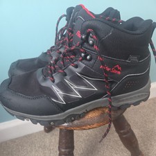 Black and red - black,