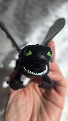 How train your dragon - train,