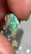 Stunning Semi Black Seam Showing a Great Bar to Cut & Carve Australian Dark Opal