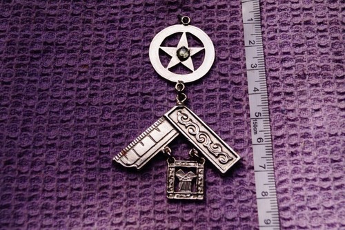 Part masonic past master - past,