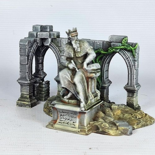 Gothic arch ruin with king - arch,