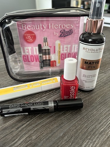Makeup bundle including