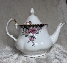 A Large Floral Vintage Royal