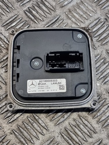 Mercedes cla 200 head - mercedes,