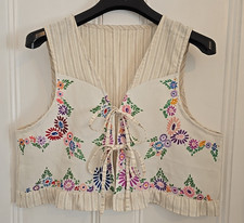 Vintage embroidered Daisies