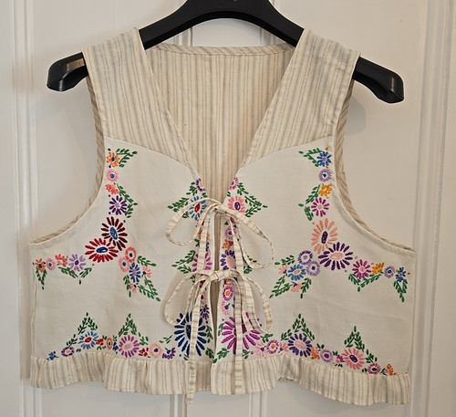 Vintage embroidered daisies - vintage,