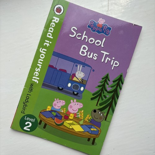 Peppa pig school bus - pig:, street