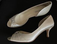 BENJAMIN ADAMS  Shoes Ivory