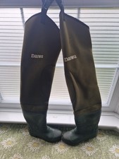 Daiwa fishing waist high waders new condition size 8 but fit 9