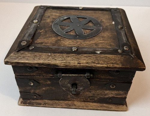 Antique carved wooden - wooden, trinket