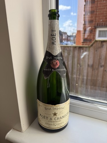 Vintage moet chandon empty - &,