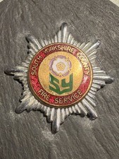 OBSOLETE ORIGINAL  SOUTH YORKSHIRE FIRE SERVICE Cap Badge
