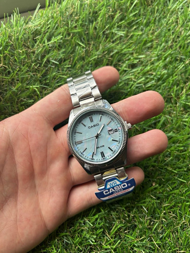 Casio analogue quartz watch - casio,