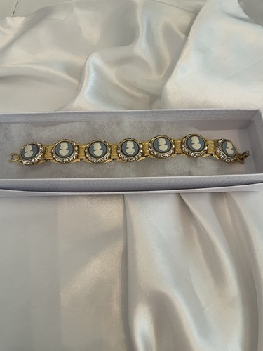 Vintage raised cameo bracelet - vintage,