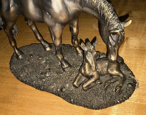 Horse and foal vintage resin - horse,