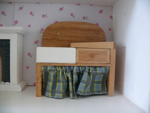 Dolls house kitchen - , butler