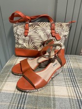 Clarks Orange Leather & Tropical Print Canvas Wedge Sandals Size 5 D  & Handbag