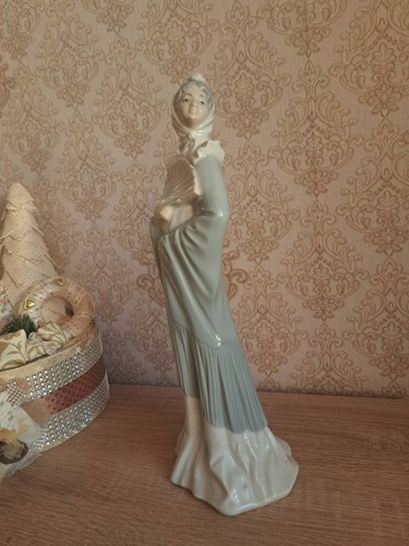 Porcelain figurine woman - figurine,