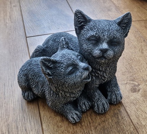 Concrete cats garden - concrete,