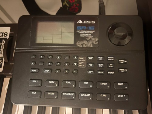 Alesis bit drum - sr-16,
